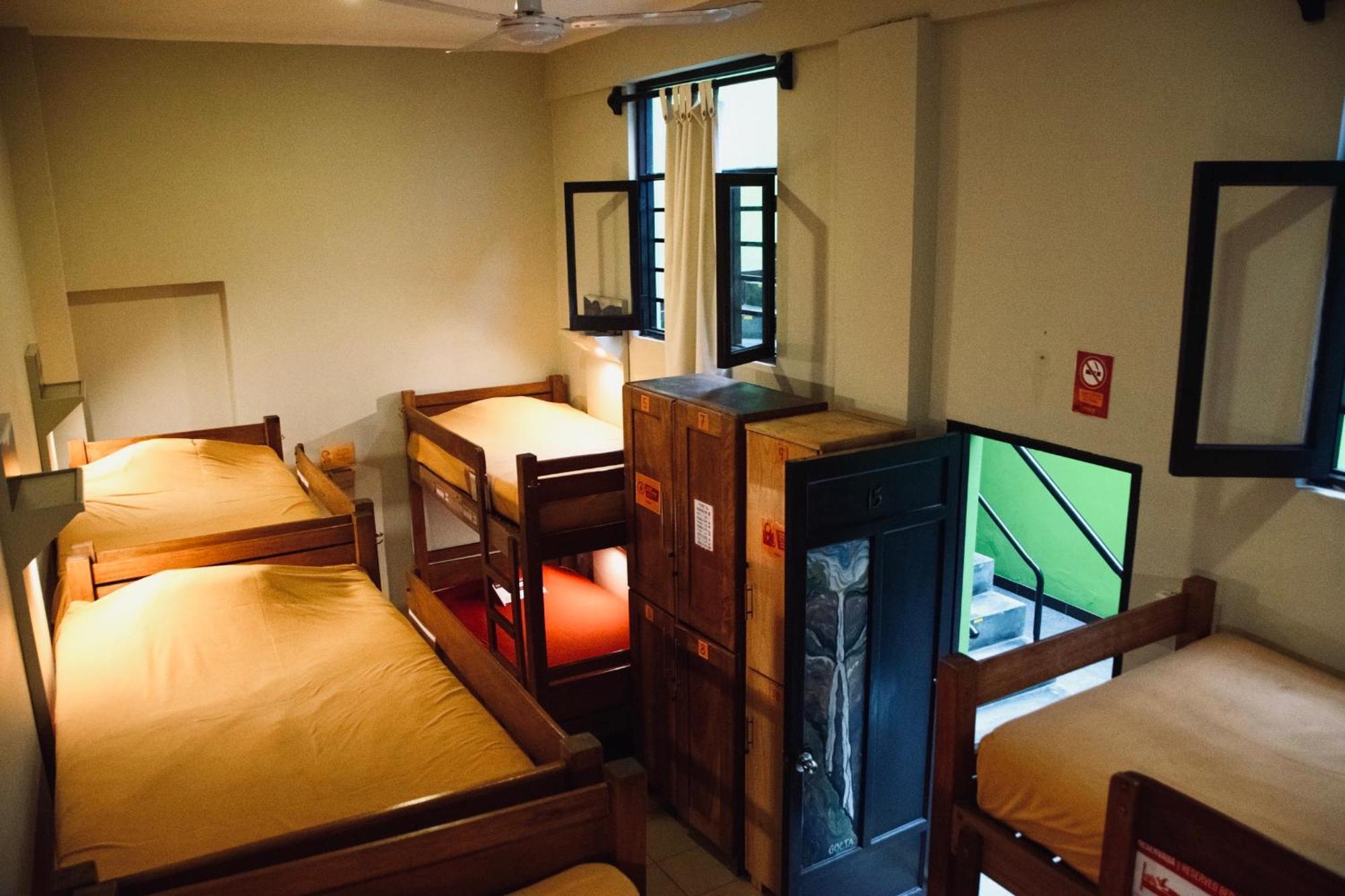 Pariwana Hostel Lima Bagian luar foto