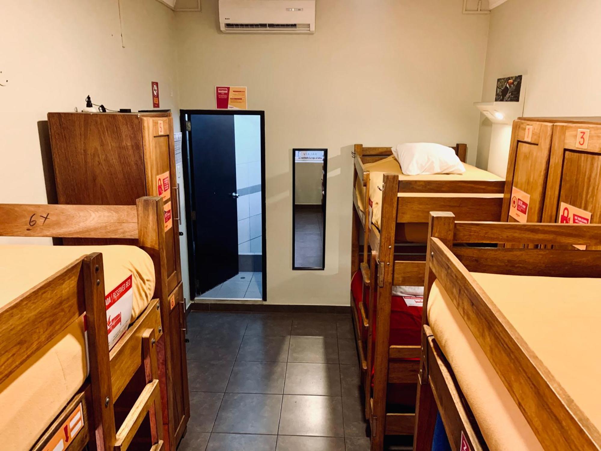 Pariwana Hostel Lima Bagian luar foto
