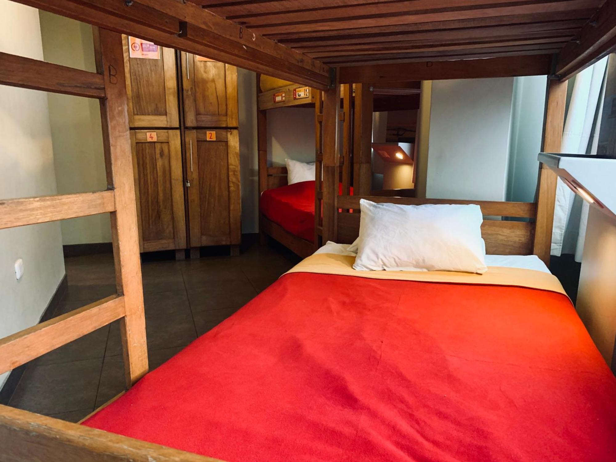 Pariwana Hostel Lima Bagian luar foto