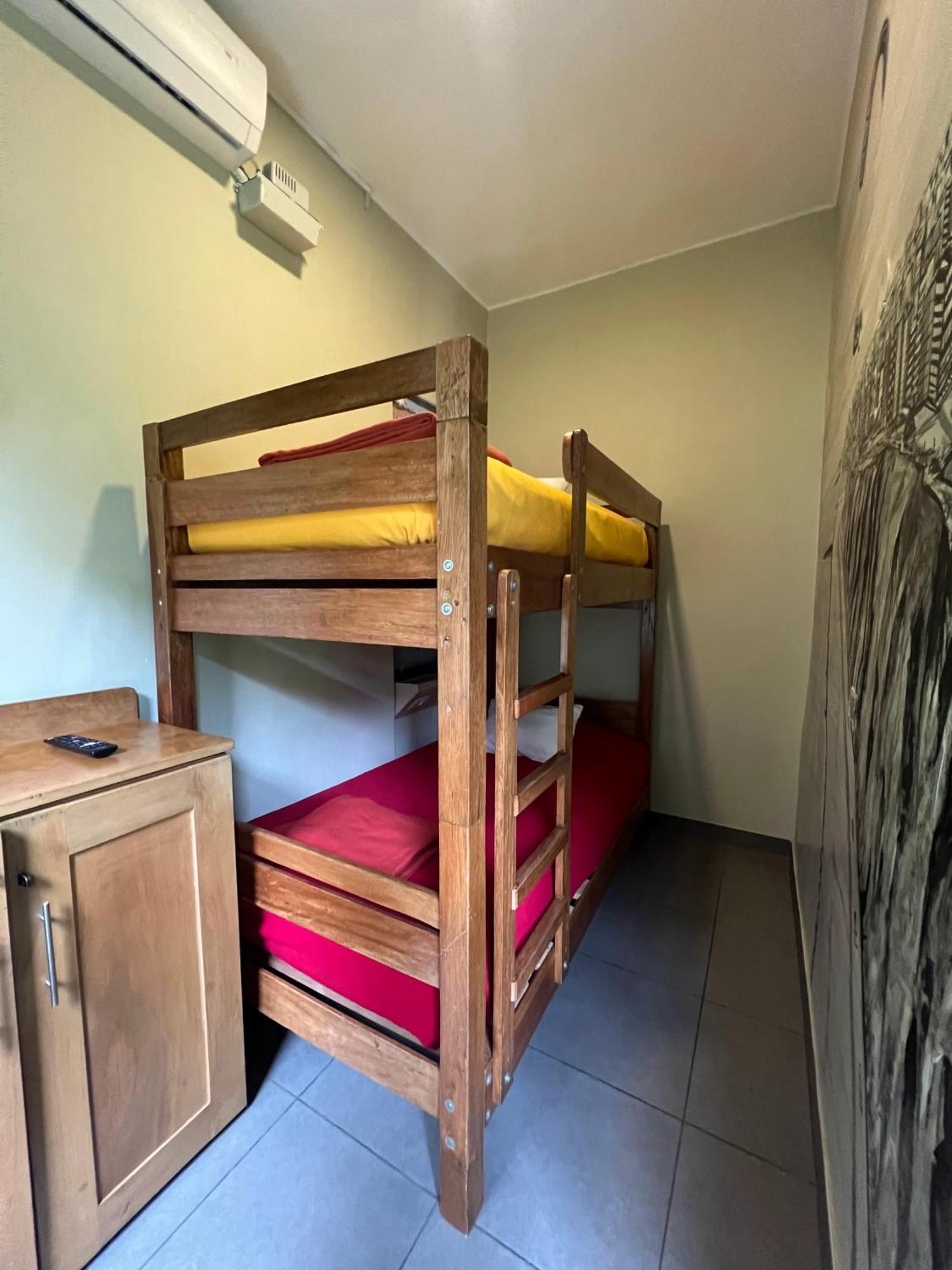 Pariwana Hostel Lima Bagian luar foto