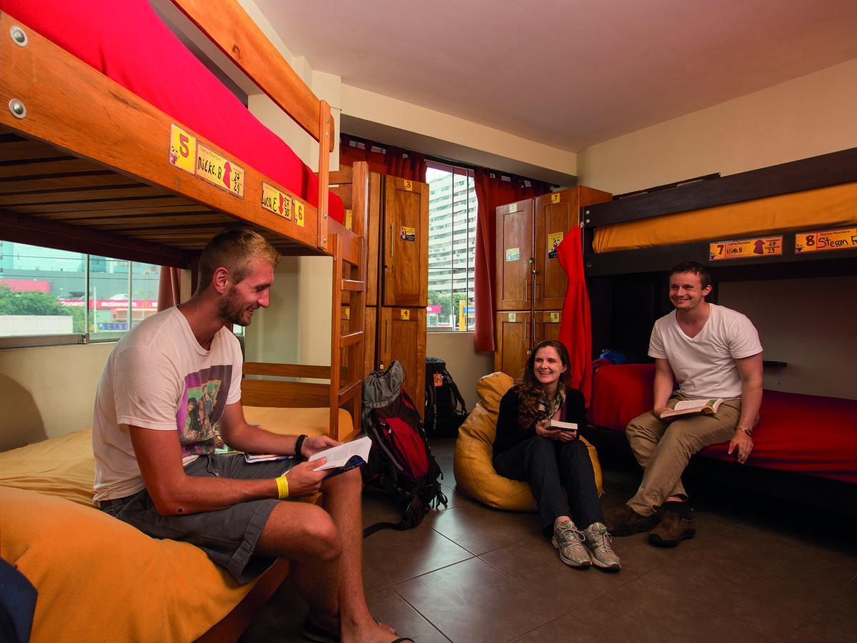 Pariwana Hostel Lima Bagian luar foto