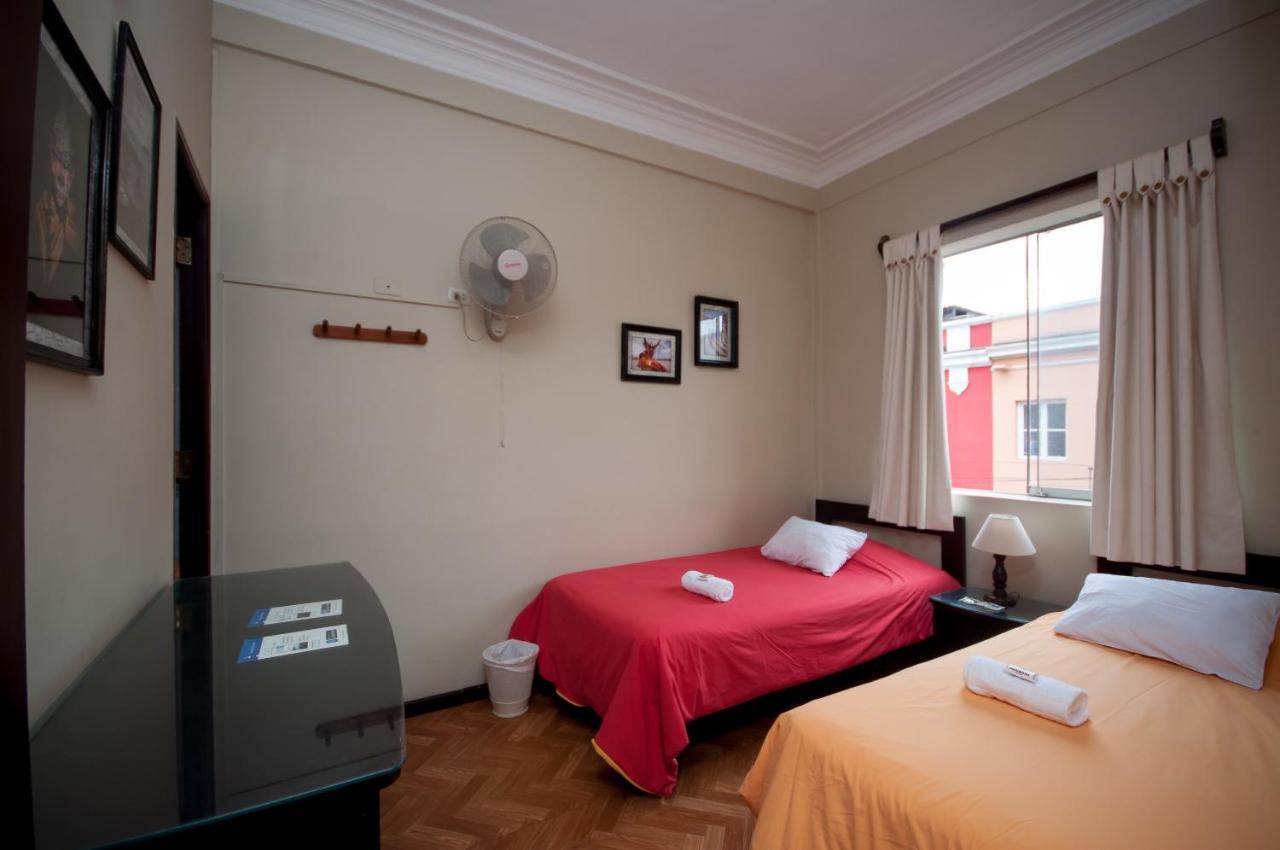 Pariwana Hostel Lima Bagian luar foto