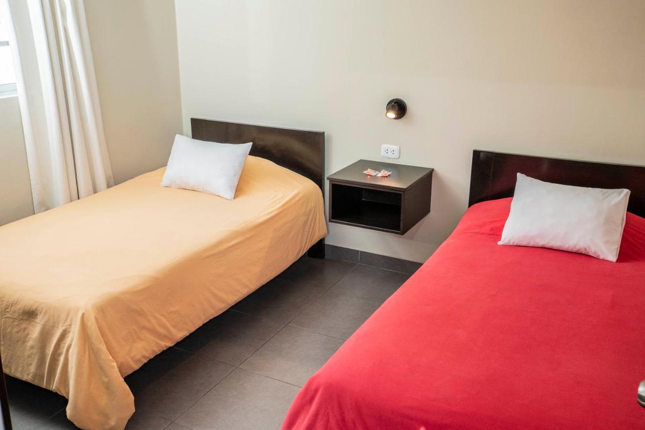 Pariwana Hostel Lima Bagian luar foto