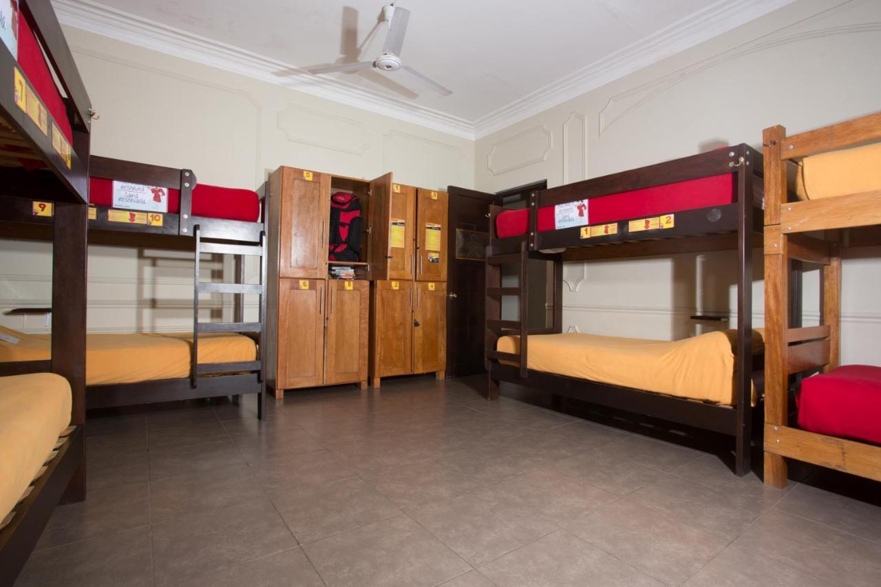Pariwana Hostel Lima Bagian luar foto