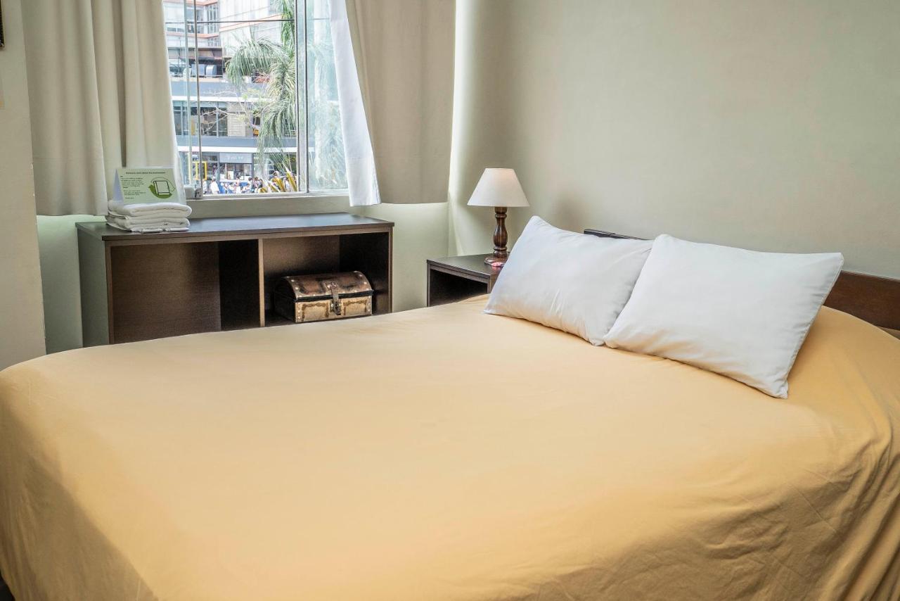 Pariwana Hostel Lima Bagian luar foto